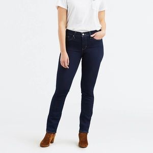 Women’s Levi’s jeans